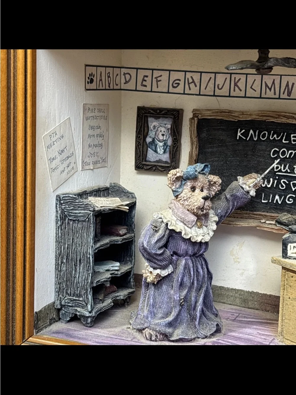 Boyds Bears Schoolhouse Shadow Box Diorama Classroom Teacher Bearstone Vintage